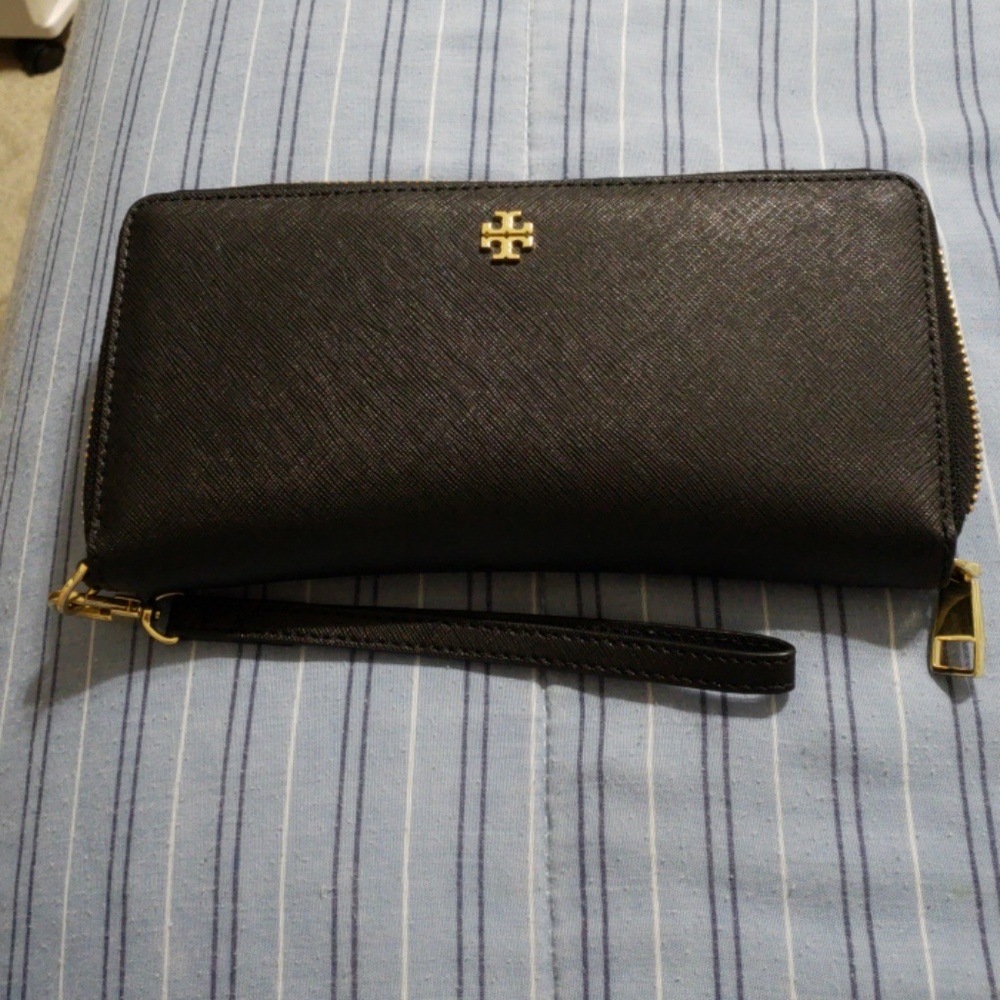 Tory Burch Zip Around Intercontinental Zip Wallet